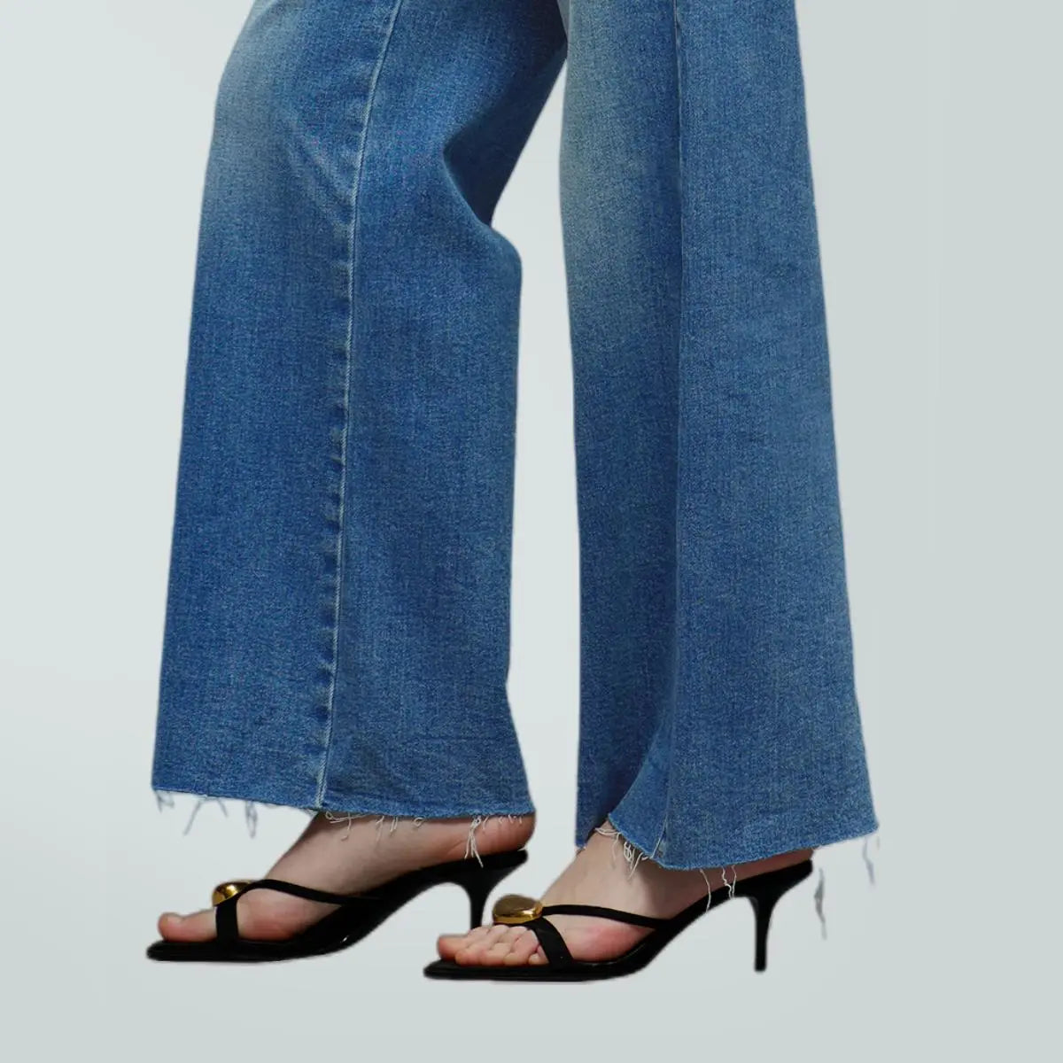 Mid-to-low waist loose--fitting jeans, BBL, spring fashion everyday outfit.